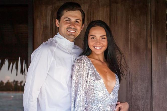 Евгений Кот опубликовал романтические фото с женой с отдыха на Таити