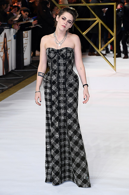 Кристен Стюарт в платье и кроссовках блистает на премьере «Ангелы Чарли» в Лондоне