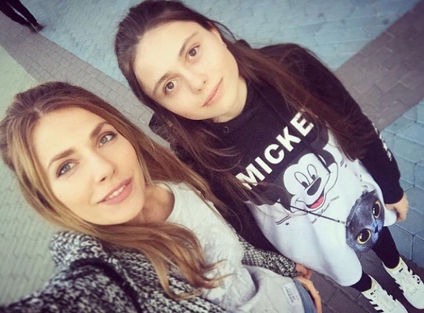 Актриса Антонина Паперная опубликовала кадры со своей младшей сестрой