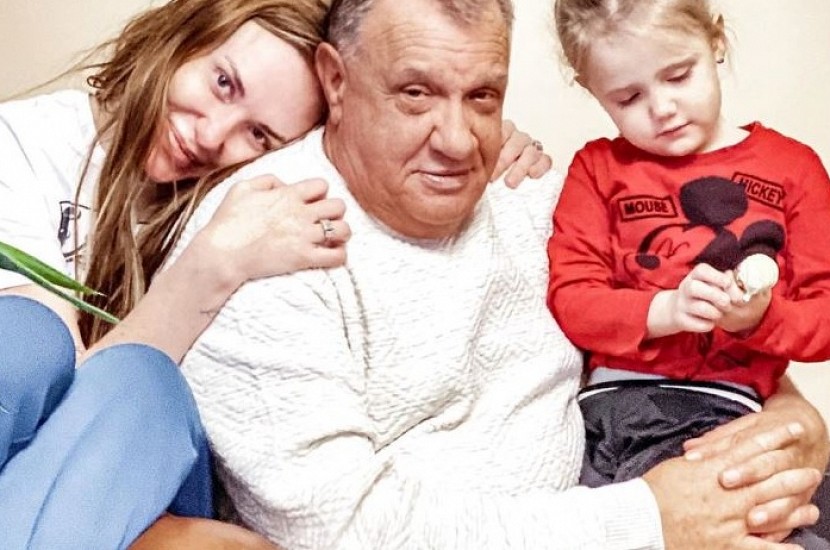 Слава Каминская опубликовала трогательные кадры со своими отцом и детьми