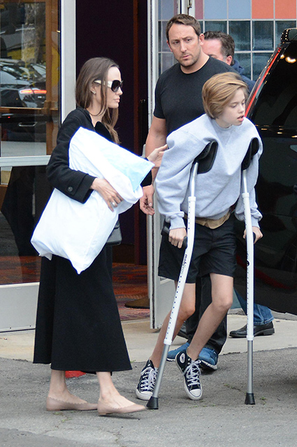 Анджелина Джоли и ее дочь Шайло после операции 