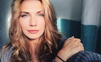 В тренче на голое тело: Тоня Паперная примерила стильный образ В тренче на голое тело: Тоня Паперная примерила стильный образ