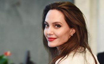 Лицо, как у Джоли: дерматолог актрисы рассказал о ее пяти beauty-правилах по уходу за кожей Лицо, как у Джоли: дерматолог актрисы рассказал о ее пяти beauty-правилах по уходу за кожей