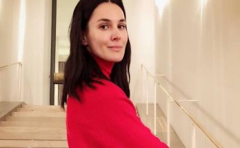 По-летнему ярко: Маша Ефросинина показала идеальный пресс в красном топе По-летнему ярко: Маша Ефросинина показала идеальный пресс в красном топе
