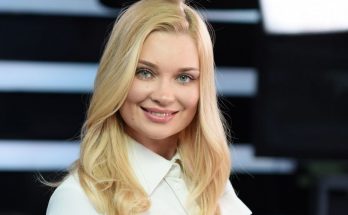 Яркий отпуск: Лидия Таран подурачилась в бассейне на отдыхе в Карпатах Яркий отпуск: Лидия Таран подурачилась в бассейне на отдыхе в Карпатах