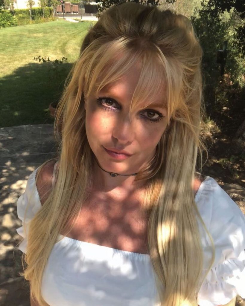 Бритни Спирс станцевала в бикини, чем снова испугала пользователей Instagram 