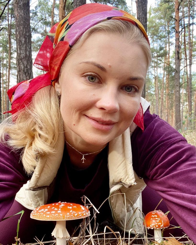 Лидия Таран с дочкой отправилась в лес за грибами