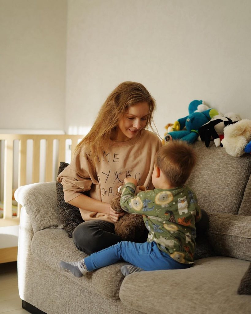 Поклонников Алены Шоптенко тронули ее фото с подросшим сыном