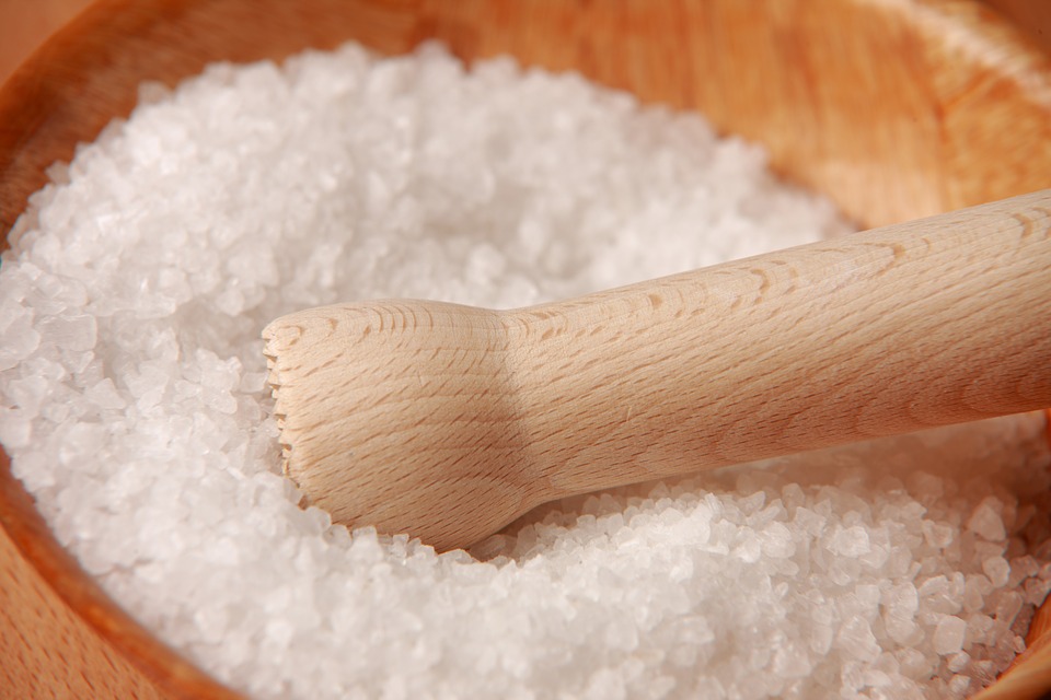 Медики рассказали, сколько соли можно съедать в день