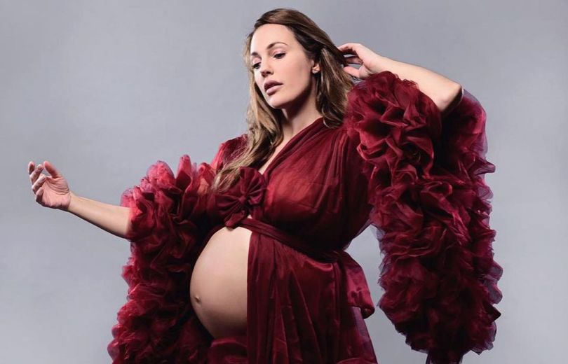 Мерьем Узерли впервые показала снимки на последних месяцах беременности