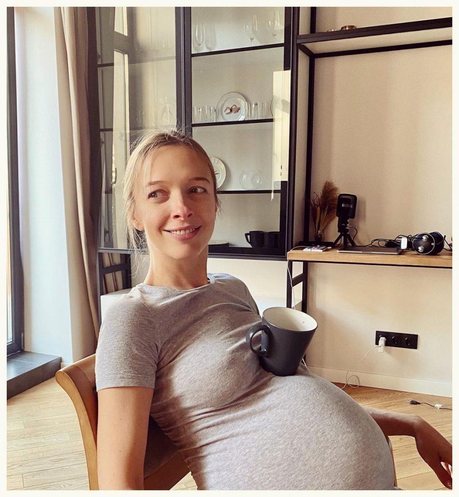 42-летняя Василиса Фролова позировала на последних месяцах беременности