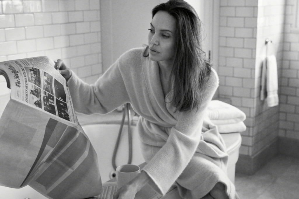 Анджелина Джоли показала свой дом, и как в нем проводит время с детьми 