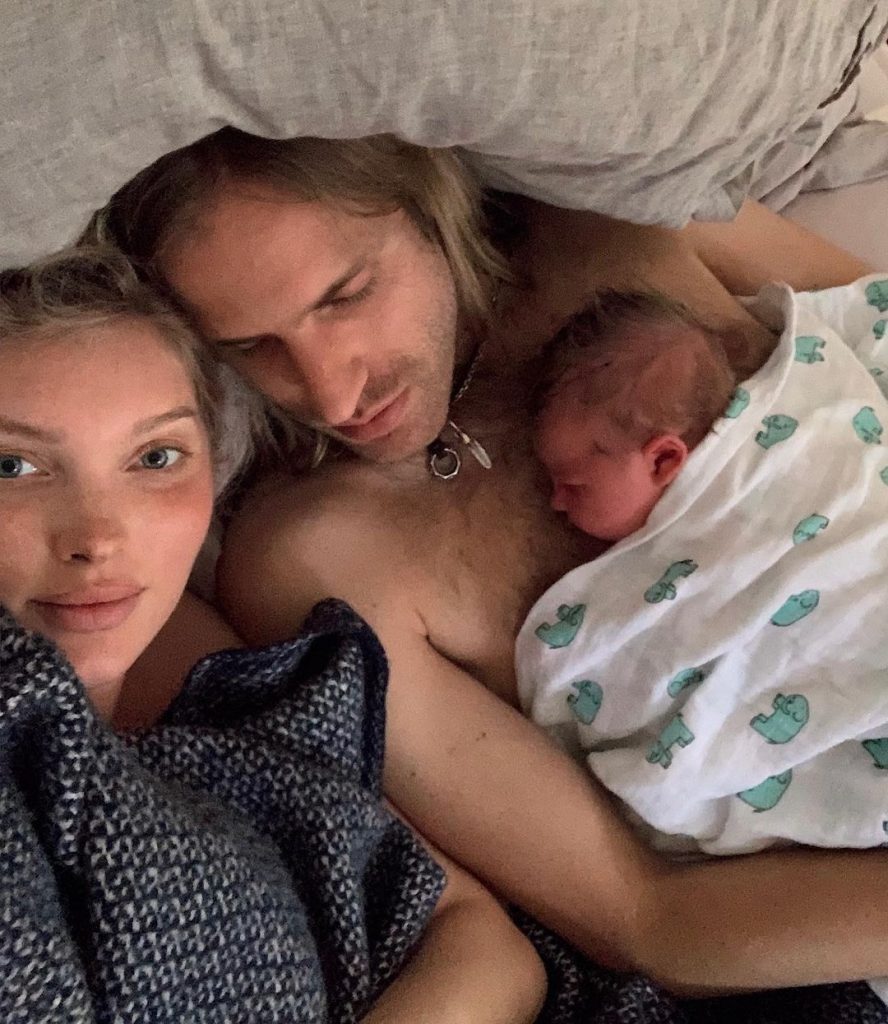 Эльза Хоск опубликовала трогательные фото новорожденной дочки
