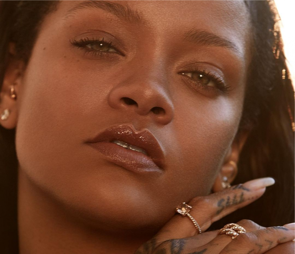 Rihanna закрывает свой бренд Fenty