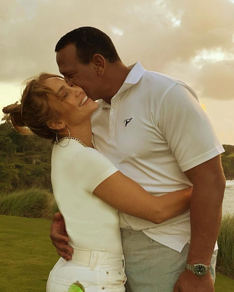 51-летняя Дженнифер Лопес засыпала Instagram фото с отдыха в Доминикане с женихом