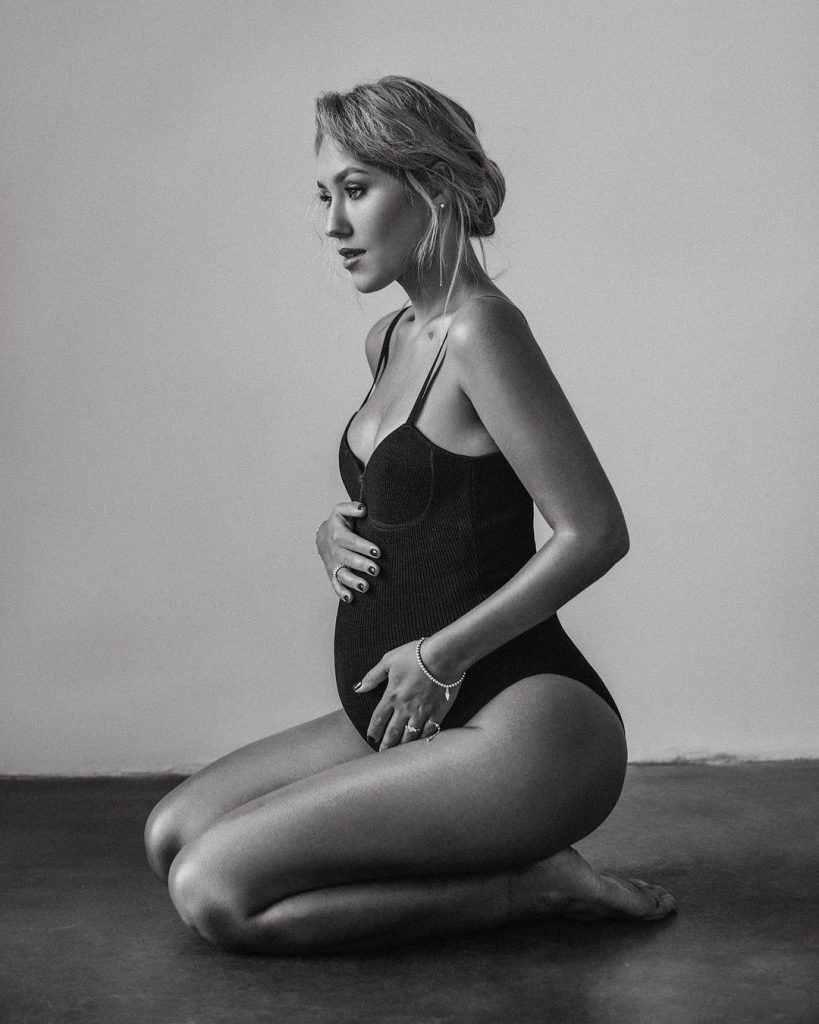 Даша Квиткова очаровала поклонников снимками своей беременности  