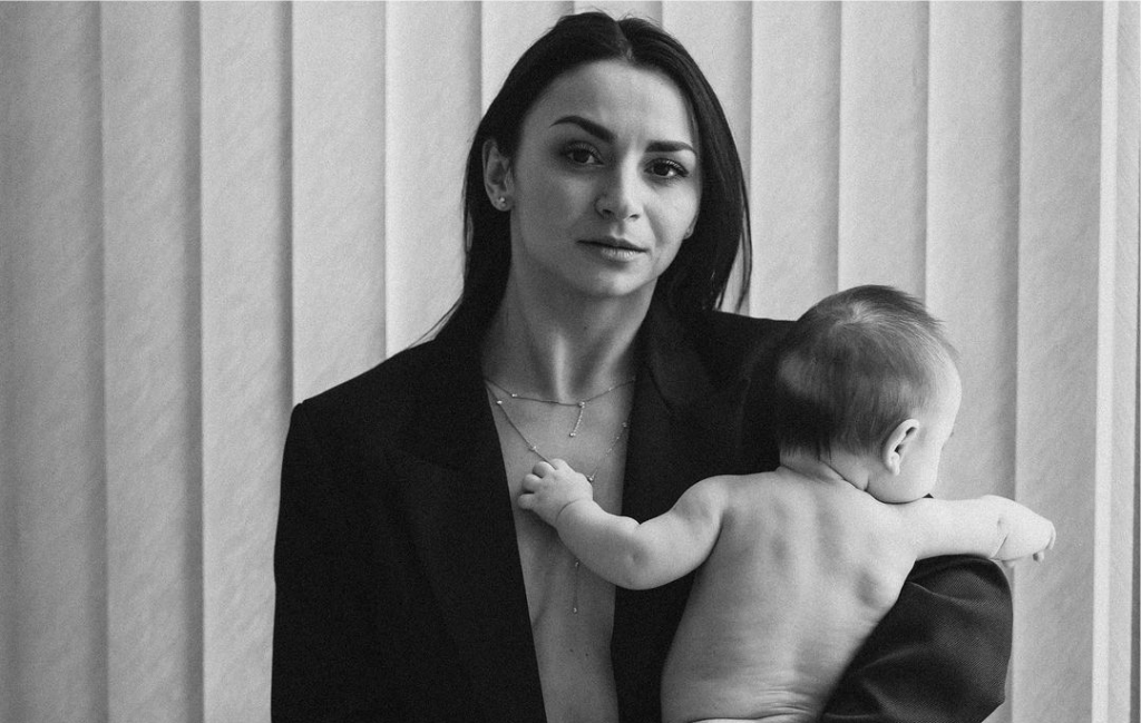 Илона Гвоздева сфотографировалась со своим 4-месячным сыном