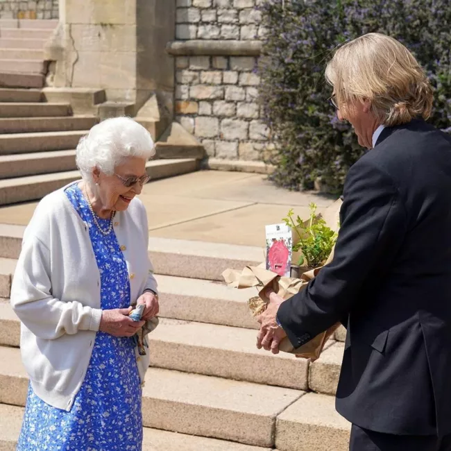 Елизавета II получила презент в память о покойном муже принце Филиппе