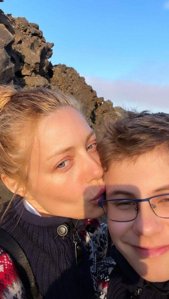 Тина Кароль отдыхает со своим сыном в Исландии