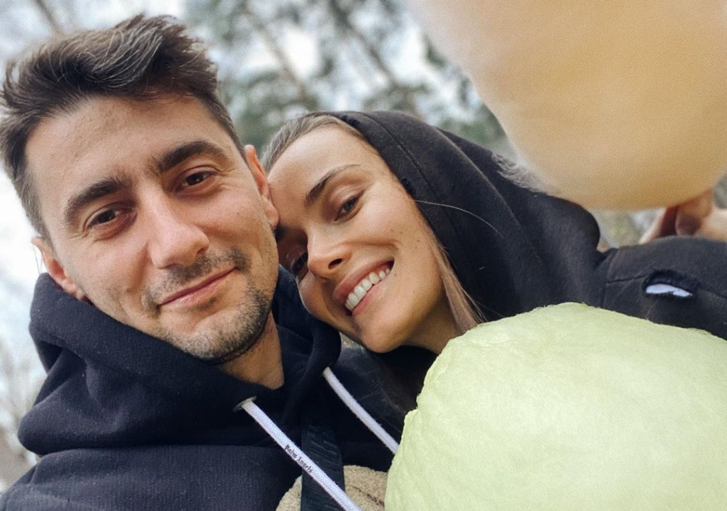 Александр Эллерт посвятил публикацию в Instagram расставанию с Ксенией Мишиной