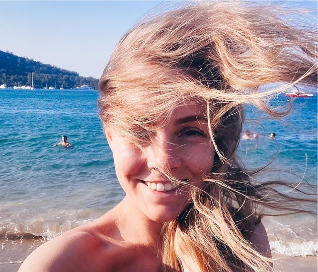 Алена Шоптенко станцевала на пляже в Турции