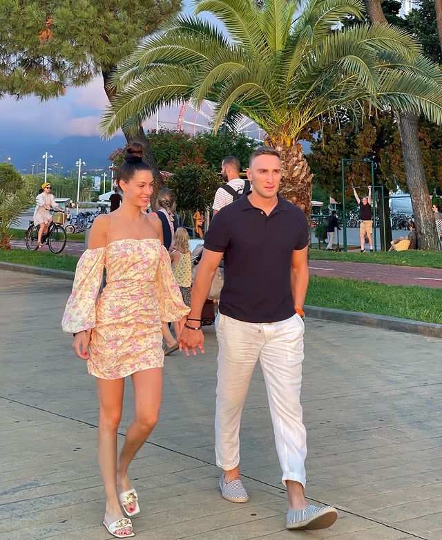 Иракли Макацария прогулялся со своей девушкой по набережной Батуми