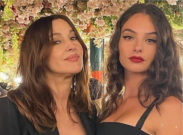 Моника Беллуччи и ее 16-летняя дочка Дева появились вместе на показе Dolce & Gabbana в Венеции