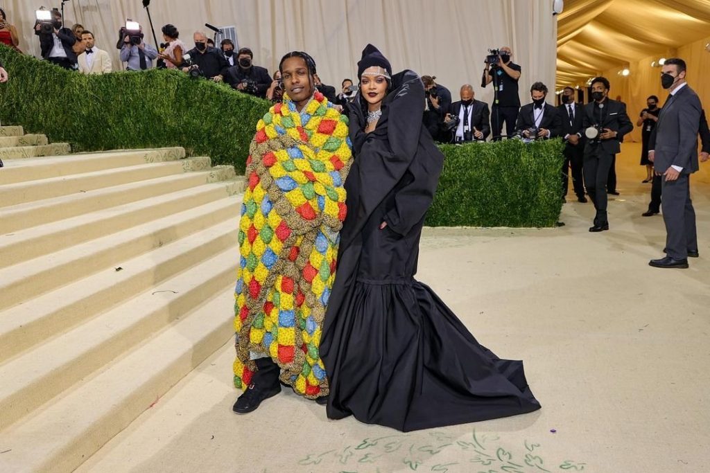 Рианна и A$AP Rocky впервые вместе появились на публике, они посетили Met Gala