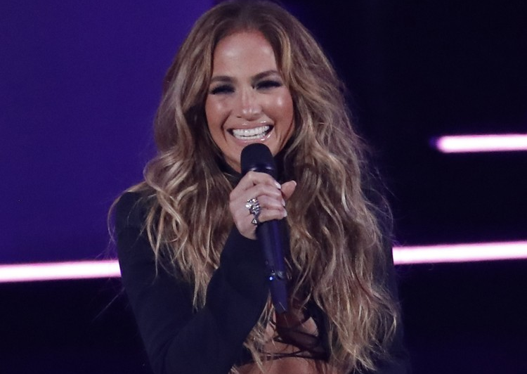 Дженнифер Лопес восхитила образом на церемонии MTV VMA