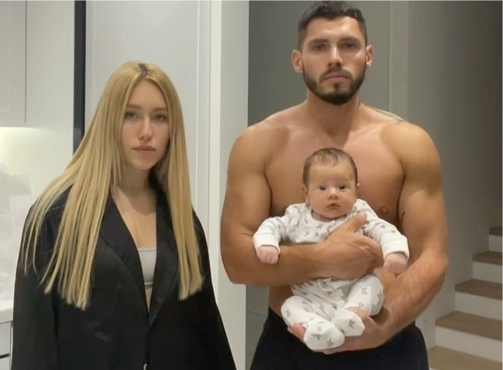 Даша Квиткова и Никита Добрынин станцевали с новорожденным сыном