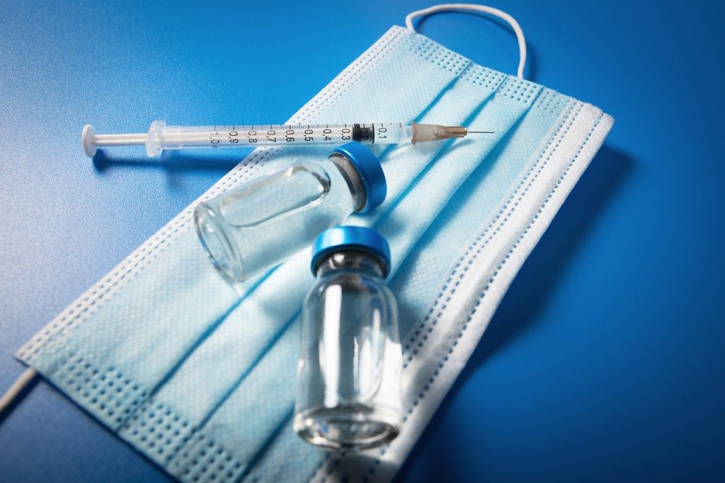 МОЗ Украины утвердило перечень противопоказаний к вакцинации от COVID 