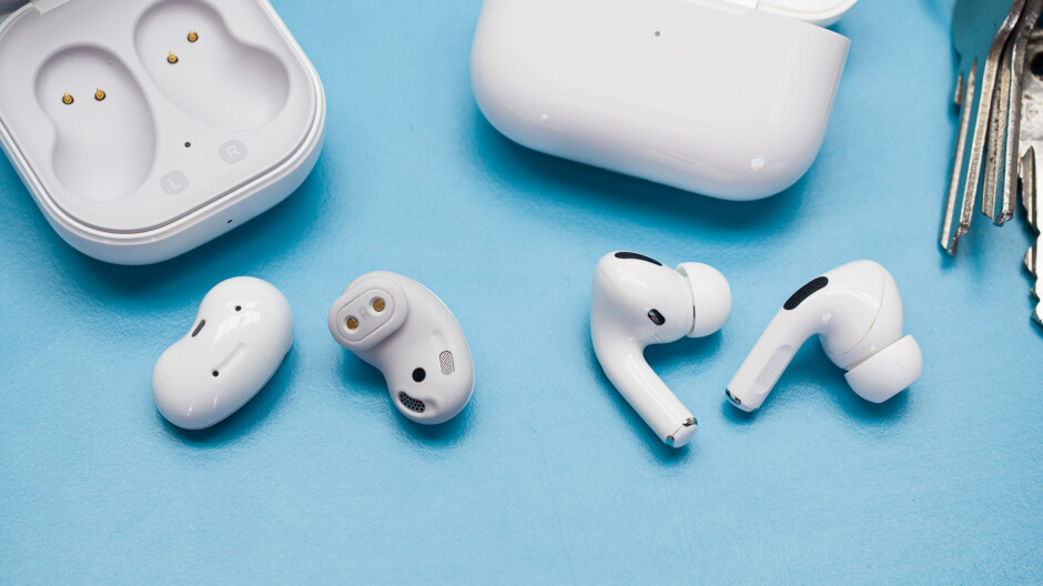 AirPods 3 или Galaxy Buds 2