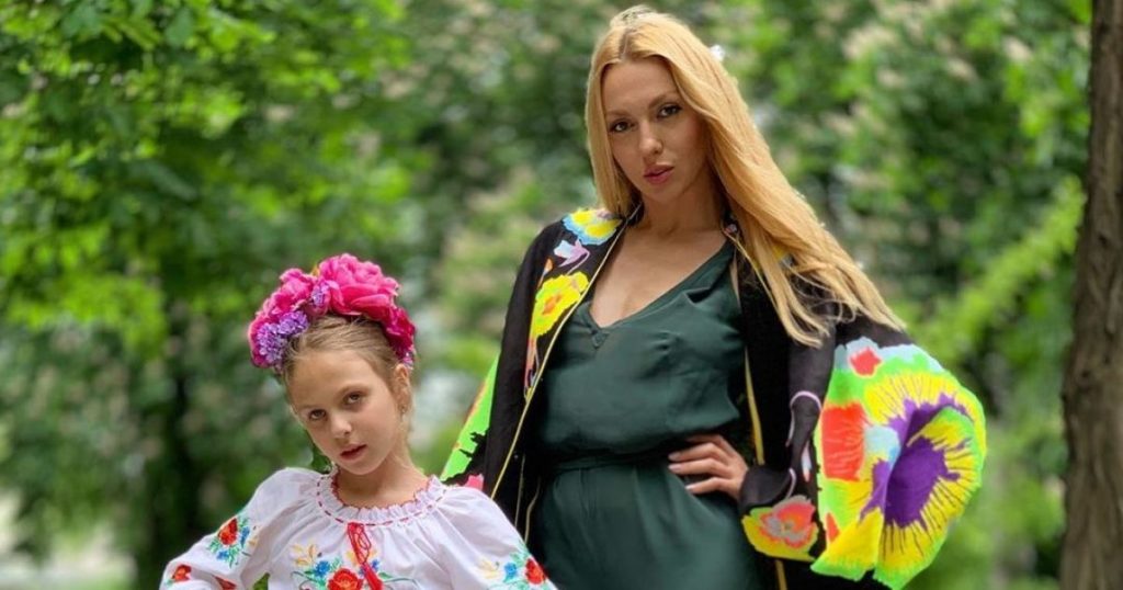 Оля Полякова с дочкой Алисой