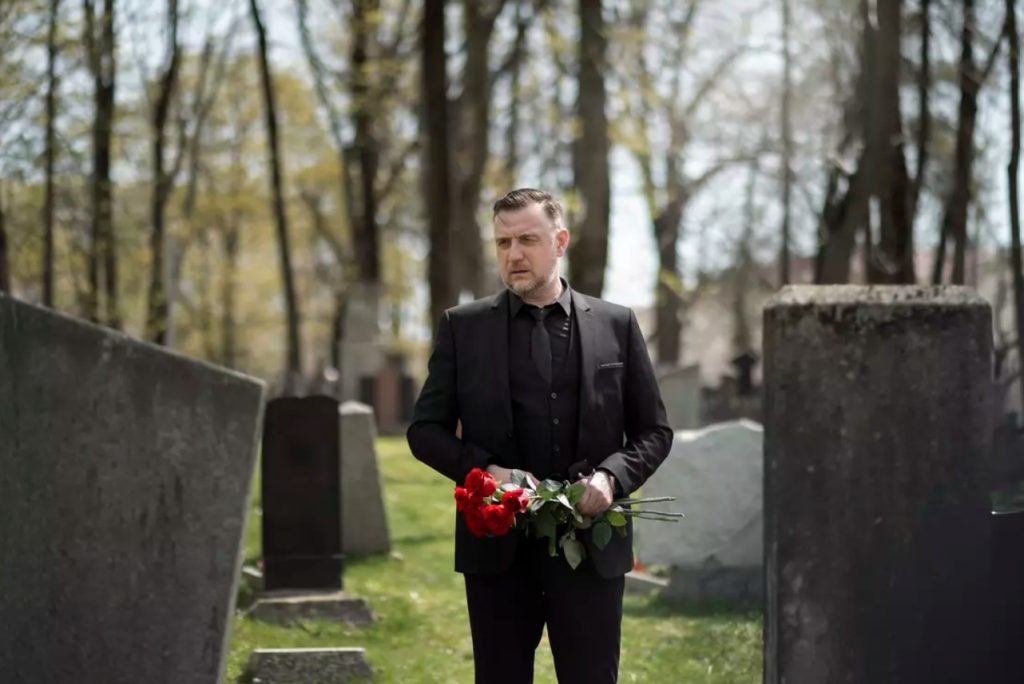 Що не можна робити на кладовищі