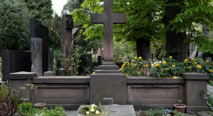 Що не можна робити на кладовищі