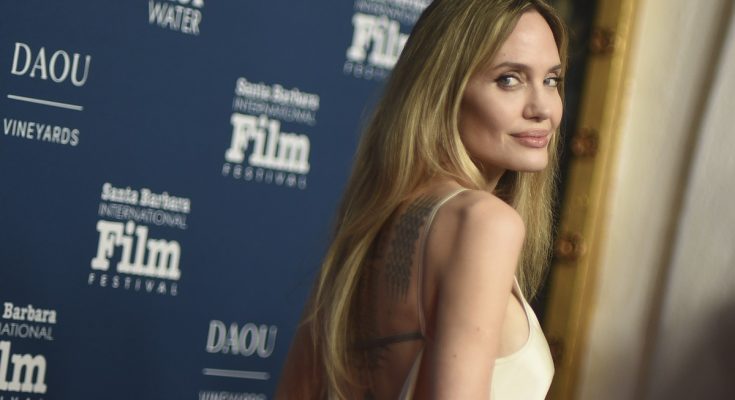 Анджеліна Джолі натякнула на переїзд із США