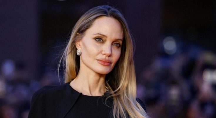 Анджеліна Джолі купила каву на заправці у Тернополі