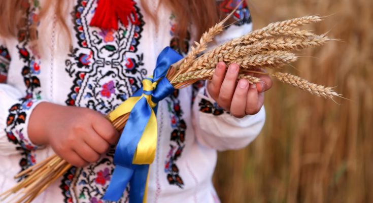 Як правильно: українською, по-українськи чи на українській