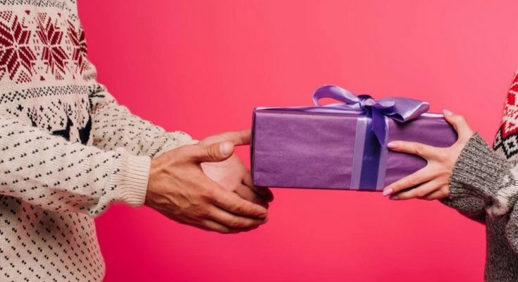 Що з одягу не варто дарувати