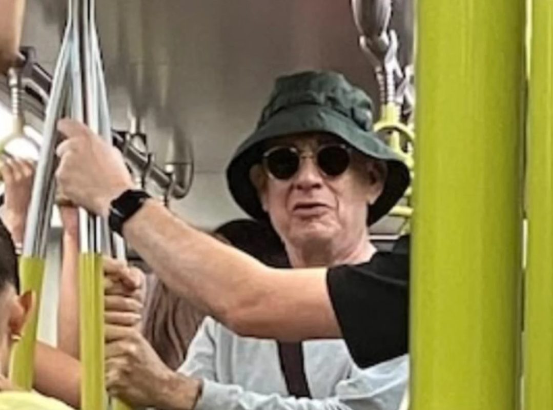 Том Генкс у метро